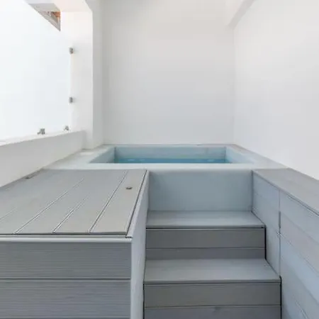 Mykonos Luxury With Jacuzzi Ano Mera